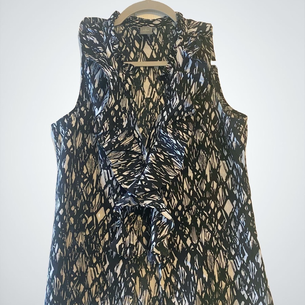 Ann Taylor Black and White Ruffled Sleeveless Blouse, Size 8
